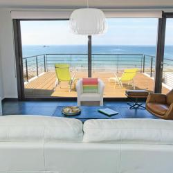 Salon avec superbe vue sur mer