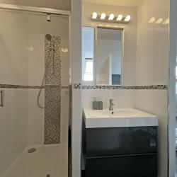 Salle de bain privative à l'étage