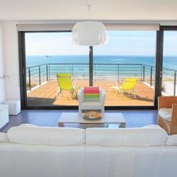 Vue sur la plage depuis le salon