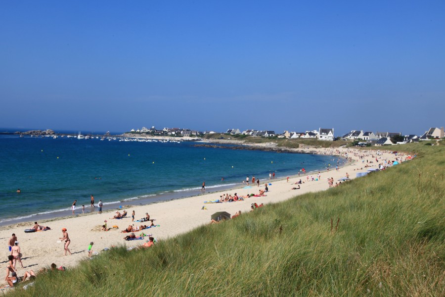 The eastern part of the beach leads to Roch Ar Mor restaurant