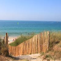 Empruntez l'escalier qui mène à la plage