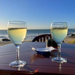 Terrasse du restaurant bar Roch Ar Mor; à 300m de la maison